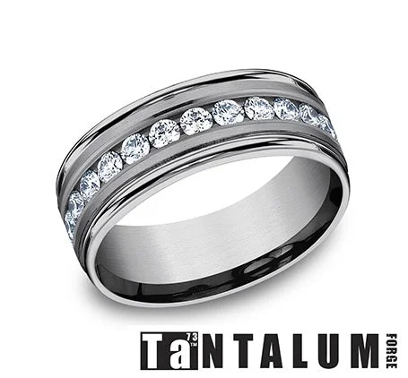 Halo diamond engagement ring in 18K white gold with a center oval - cut stoneRECF518516LGGTA