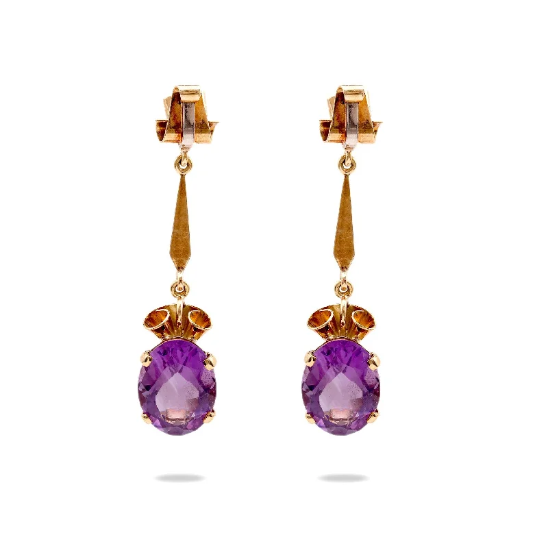 Aquamarine and diamond engagement ring in a 18K white - gold setting with a scalloped edgeRetro 16.4 Carat Amethyst 18K Rose Gold Drop Earrings