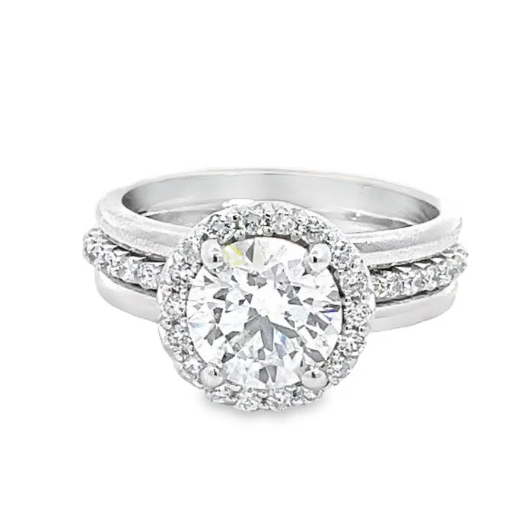 Cushion - cut diamond engagement ring with a halo of moissanite in a silver - plated bandLAB GROWN ROUND DIAMONDS 2.08ctw HALO STYLE RING