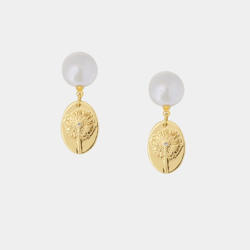 Pearl - studded drop earrings with a classic designAstrid Pearl Studs