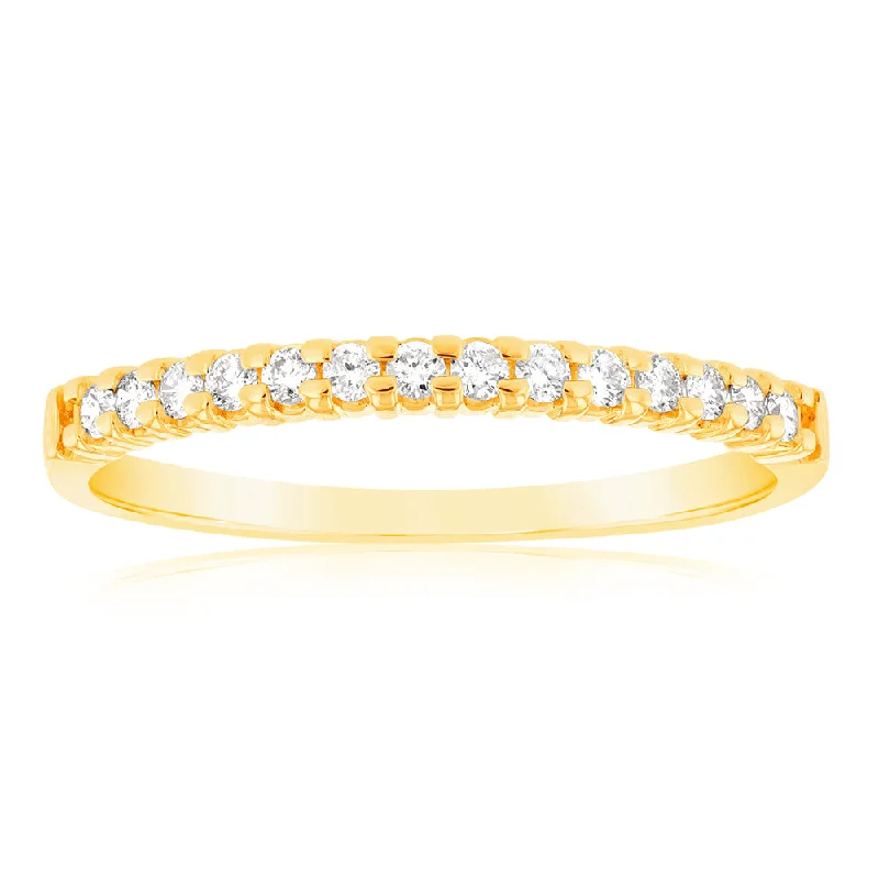 Pearl - and - Diamond - Studded Wedding Bands in White Gold for a Feminine and Elegant Touch18ct Yellow Gold Ring With 0.15 Carats Of Diamonds