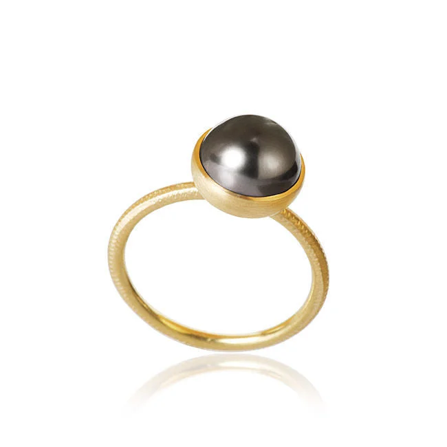 Alexandrite Gemstone Rings in Platinum with a Hidden Halo for a Rare and Luxurious PieceSmall Pacific 18K Gold Ring w. Grey Pearl