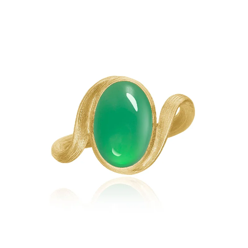 Alexandrite Gemstone Rings in Platinum with a Hidden Halo for a Rare and Luxurious PieceVega Small 18K Gold Ring w. Chrysoprase